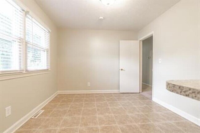 Building Photo - 205 N Glover St