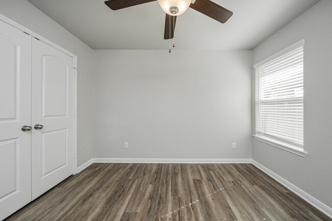 Building Photo - 623 Hollyhock Dr