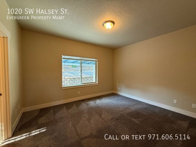 Building Photo - 1020 SW Halsey St