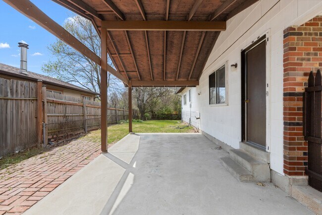 Building Photo - 1114 Ransome Ct