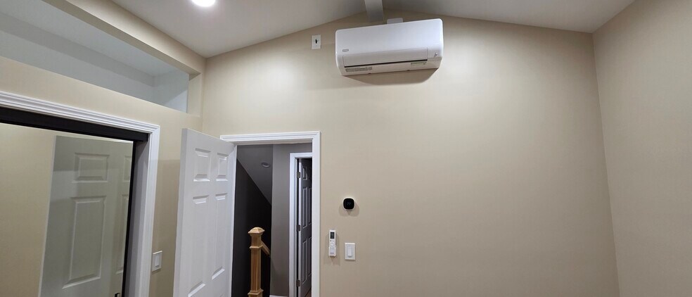 Building Photo - 471 Maplewood Ave