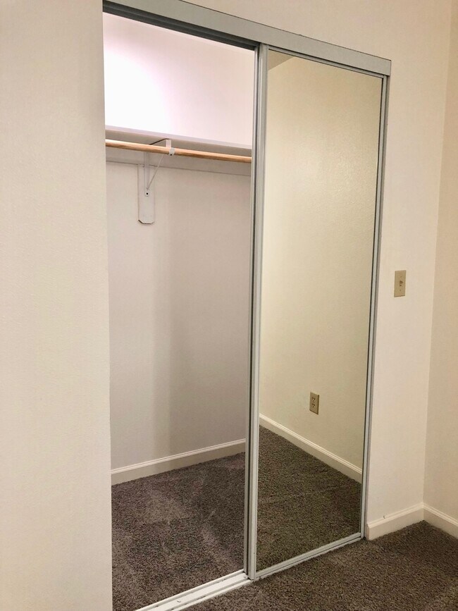 Building Photo - 1 Bedroom in Sellwood