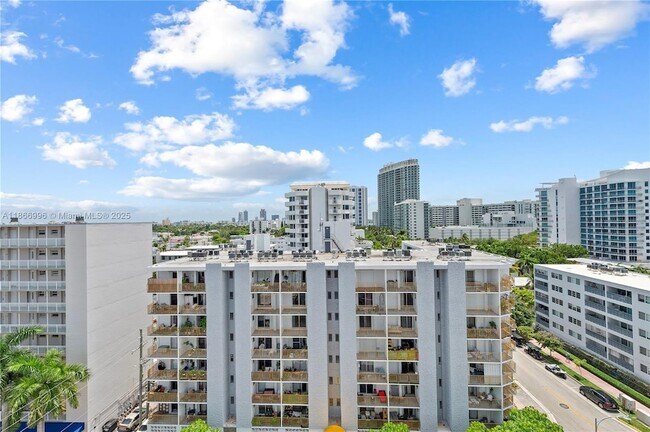 Building Photo - 1345 Lincoln Rd