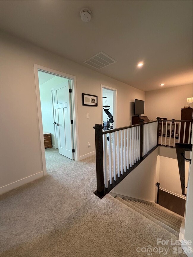 Building Photo - 163 Beacon Dr