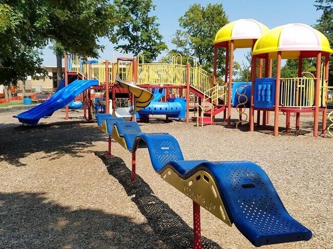 Building Photo - 360 Old Meramec Station Rd.