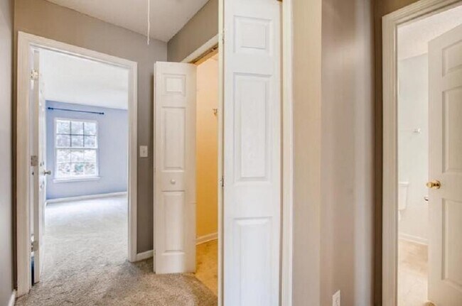 Master Bedroom Level 3 Entry view - 433 Heritage Park Trce NW