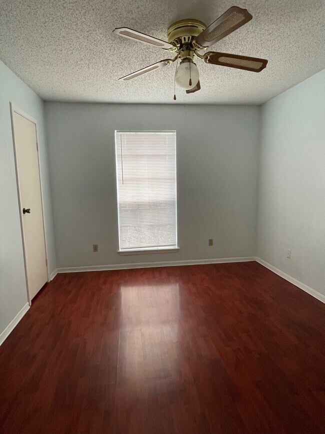 Building Photo - 2120 El Paseo St