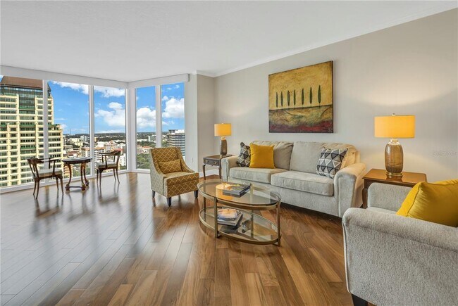 Building Photo - 1 Beach Dr SE