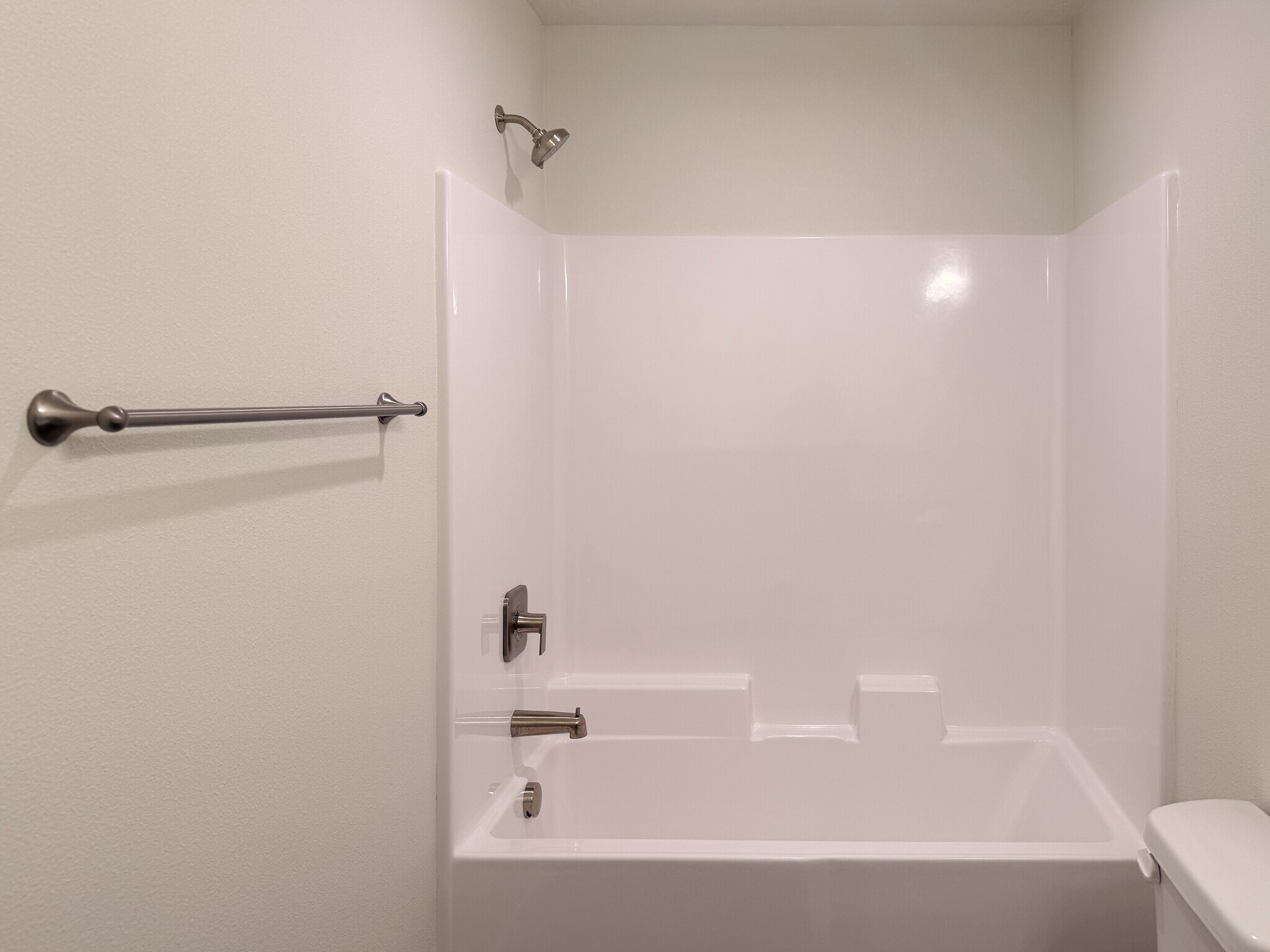 Building Photo - 507 NW Hillcrest Dr