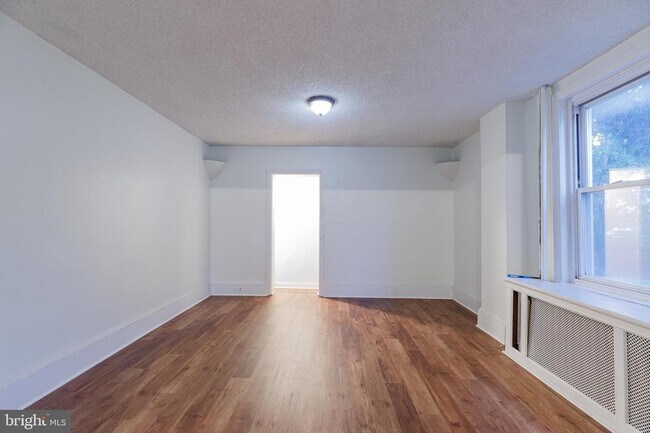 Building Photo - 101 N 6th St