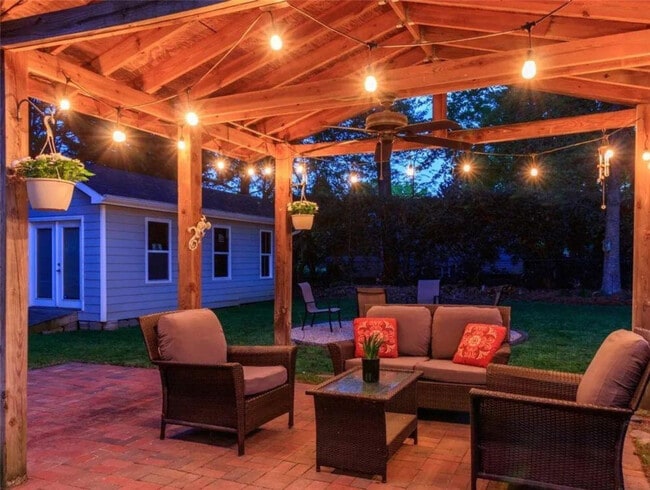 Building Photo - 7417 Shadowlake Dr