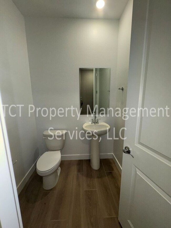 Building Photo - Beautiful New Build in North Creek Community