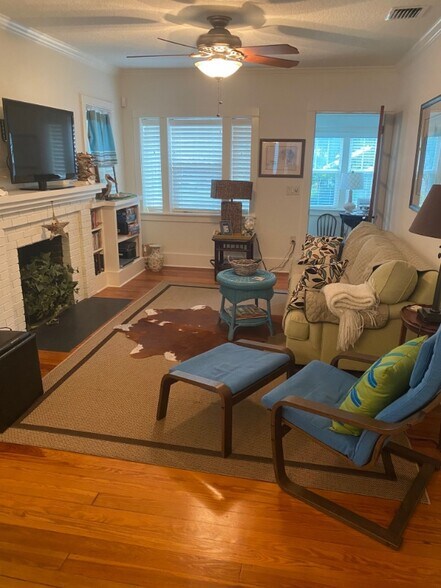 Building Photo - 431 E 9th Ave