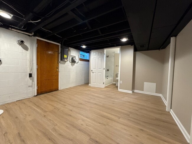 Building Photo - Beautiful 3 Bedroom 2 Bath House In Parkville