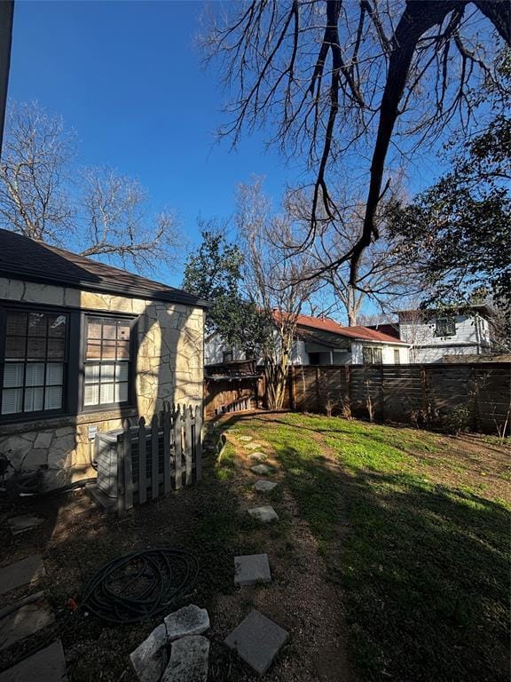 Building Photo - 917 E 39th St