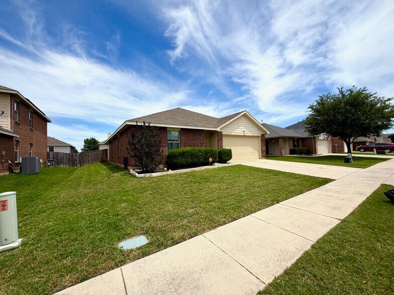 Building Photo - 12642 Forest Lawn Rd