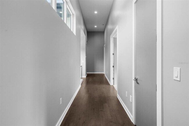 Building Photo - 3624 S Gardenia Ave