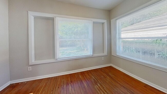 Building Photo - Murray Hill 3 bedroom