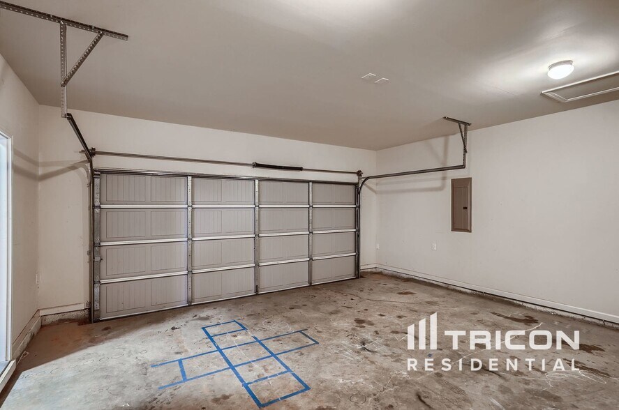 Building Photo - 1057 Sutherland Dr