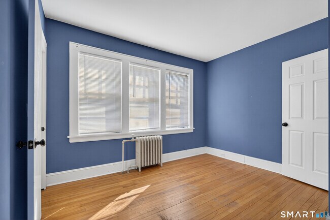 Building Photo - 1442 Wood Ave