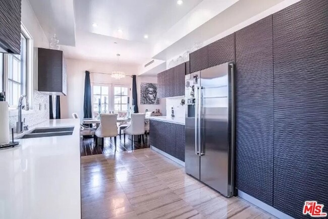 Building Photo - 225 S Hamilton Dr