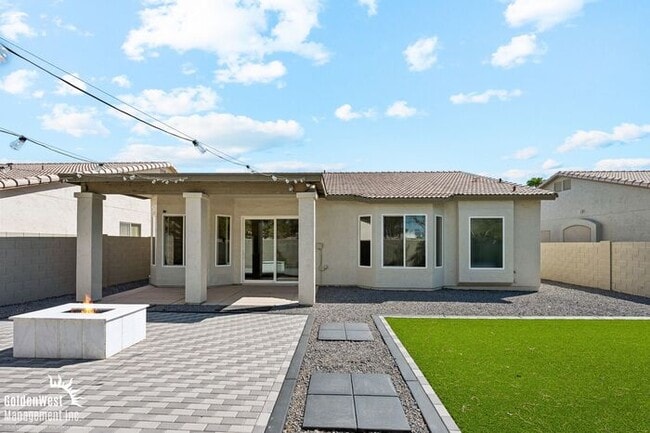 Building Photo - Beautiful 4Bdm 2Ba Home with Private Backyard in Gilbert!