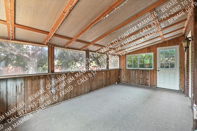Building Photo - 9141 Saratoga Rd