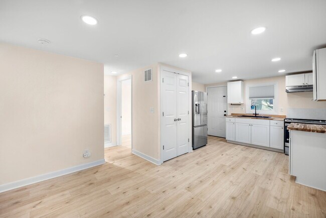 Building Photo - 2625 Booker Ave