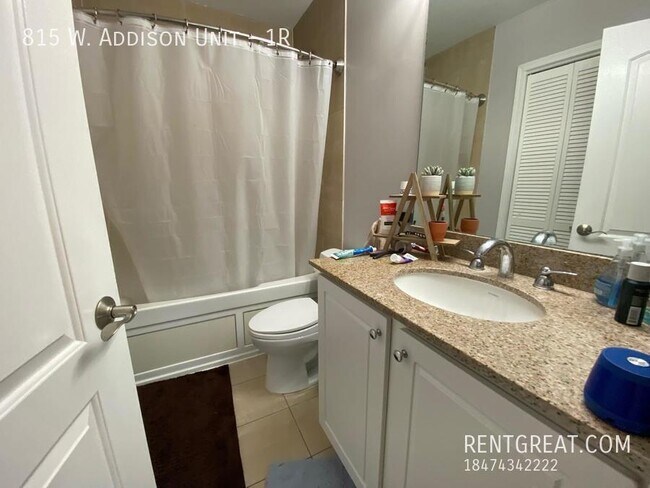 Building Photo - 815 W Addison St