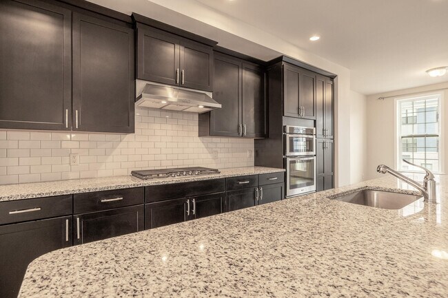 Building Photo - 2715 S Spurway Dr