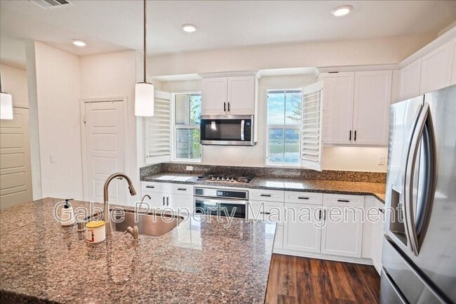 Building Photo - 27605 Sawtooth Ln