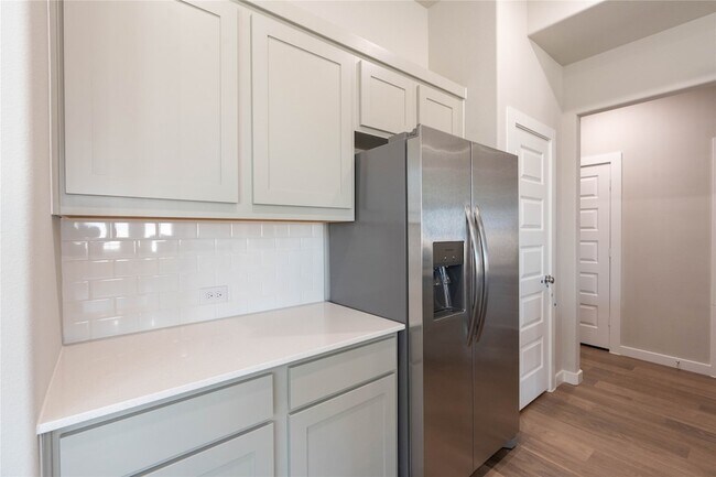 Building Photo - 712 Melody Hl Dr