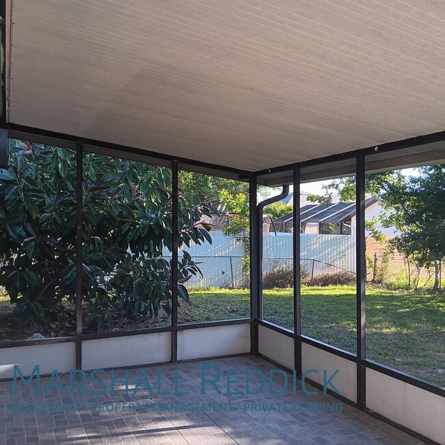Building Photo - Charming 3 Bedroom 2 Bathroom Single Famil...