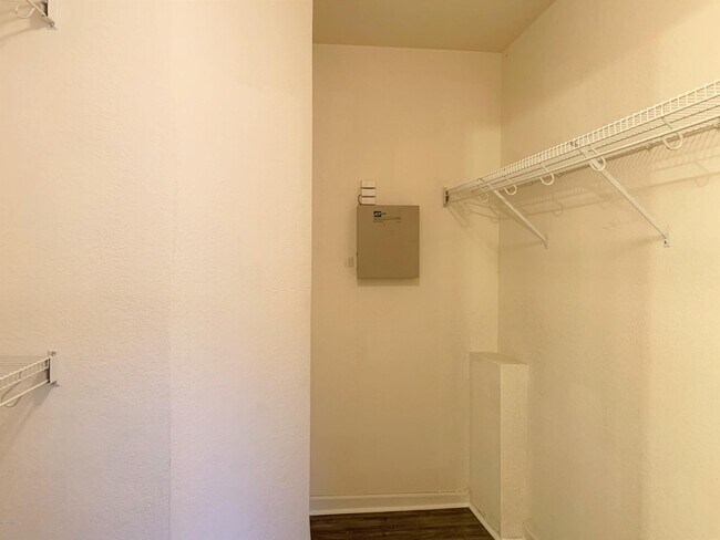 Building Photo - 207 Beaumont Heights