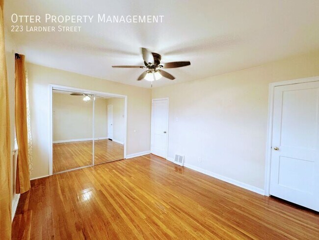 Building Photo - 223 Lardner St