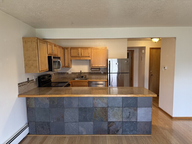 Building Photo - 1033 Straight Creek Dr