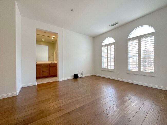 Building Photo - 2 BEDROOM 2.5 BATHROOM WITH LOFT HOME IN HIGHLY DESIRED BERKSHIRE TRACK