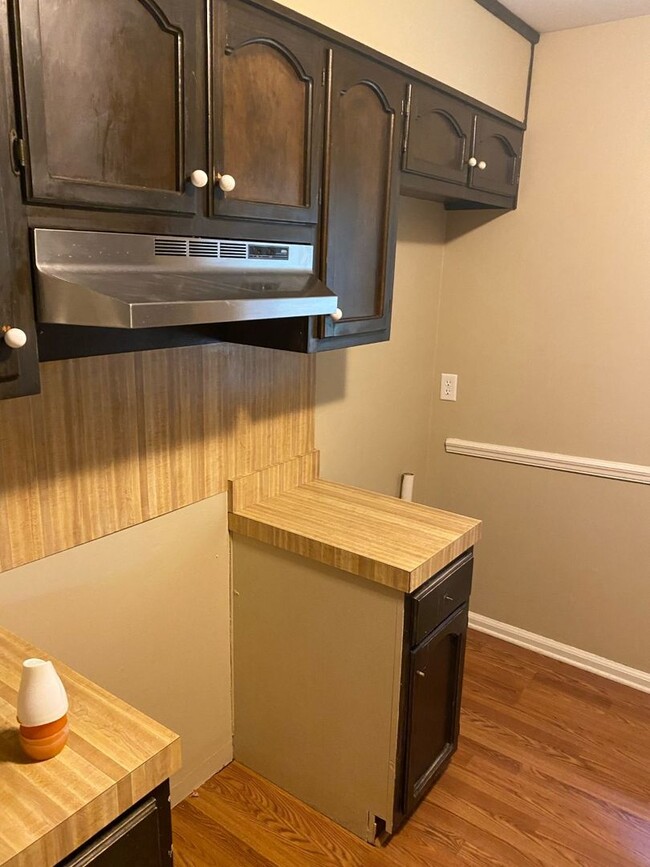Building Photo - Move In Special Offered! Limited Time only...