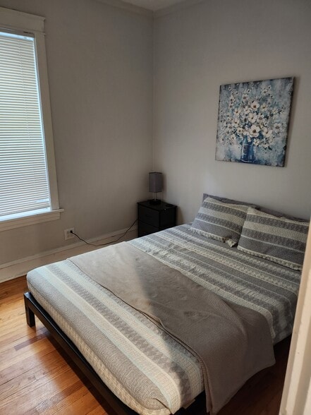 Bedroom 3 - 5437 N Ashland Ave