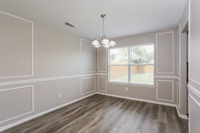 Building Photo - 2431 Fox River Ln