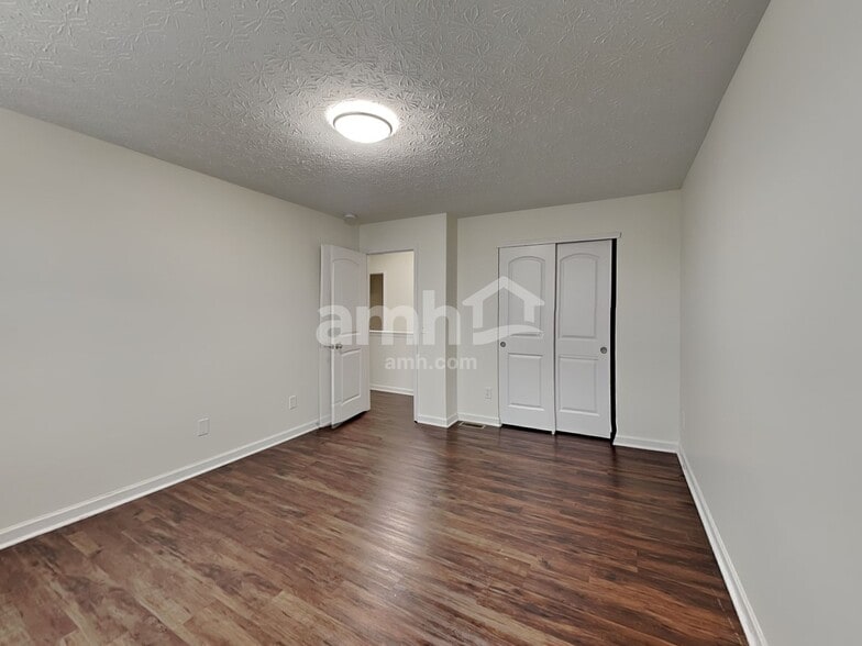 Building Photo - 1395 Ithaca Dr