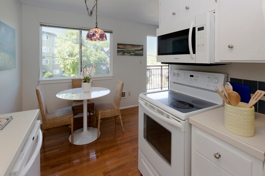 Building Photo - 911 N 73rd St