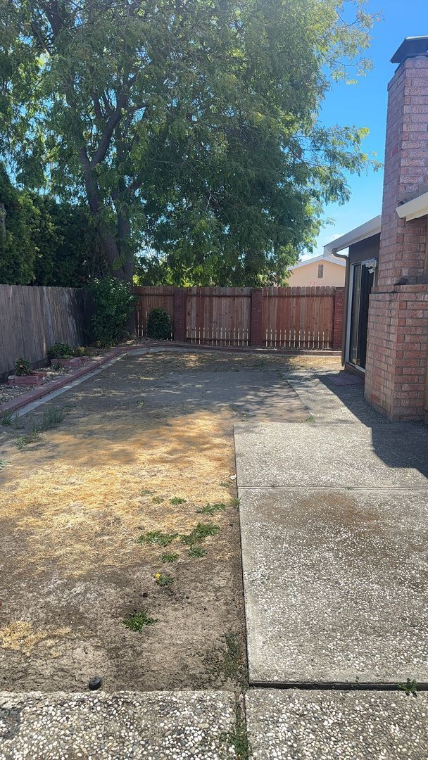 Building Photo - 3 bedroom 2 bath home in San Leandro Washi...
