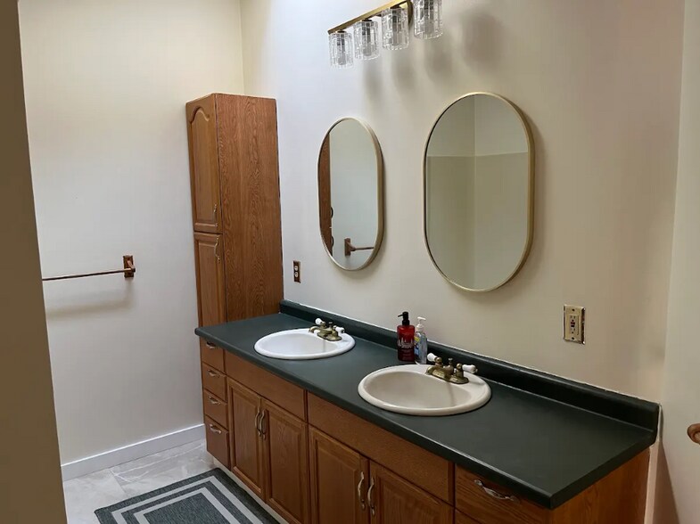 Building Photo - 6 Whitney Way