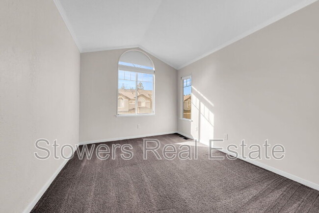 Building Photo - 424 Sutton Cir