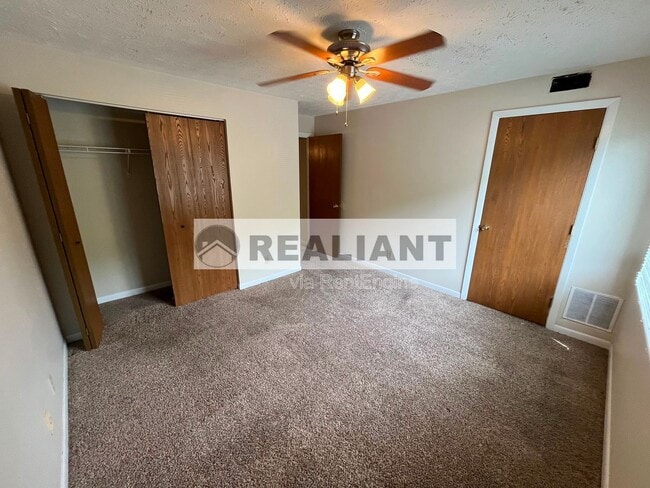 Building Photo - 24 Woodland Hills Dr