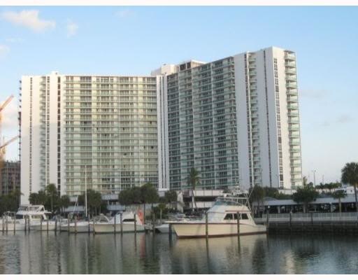 Building Photo - 100 Bayview Dr