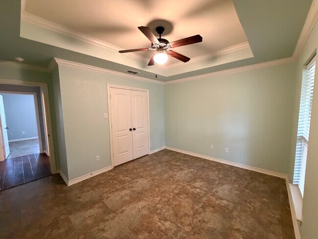 Building Photo - 710 Huntwick Ln