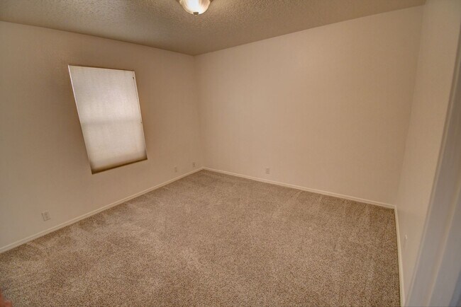 Building Photo - Ventana Ranch 3 BEDROOM   2 Bathroom   2 C...