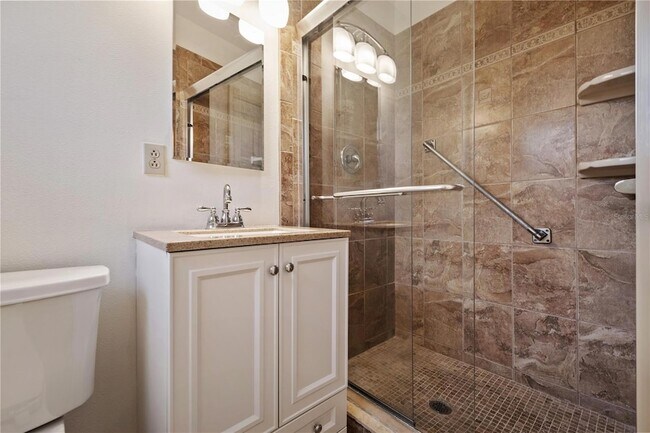 Building Photo - 12902 Forest Hills Dr